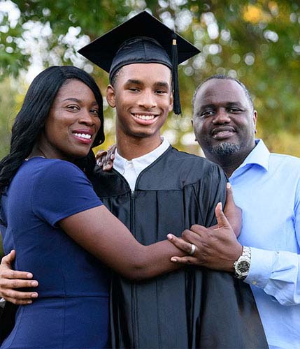 San Jacinto College Graduate with Parents